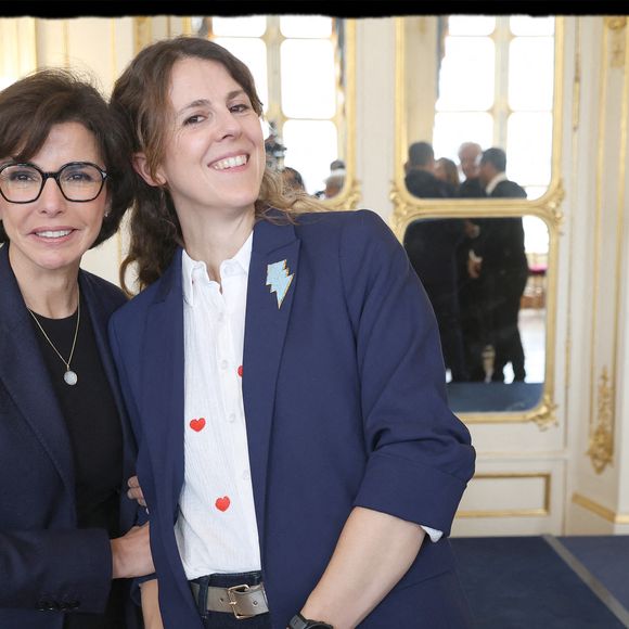 Rachida Dati, Nicole Ferroni - Dany Boon reçoit des mains de Rachida Dati le Grand Prix Raymond Devos de la langue française 2025 au Salon Jérôme du Ministère de la Culture à Paris le 21 mars 2025.  © Alain Guizard/Bestimage