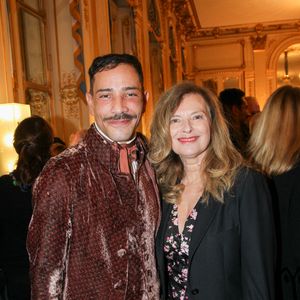 Steevy Boulay et Valérie Trierweiler à Paris le 08 Décembre 2025. Photo par Philippe Baldini / Bestimage