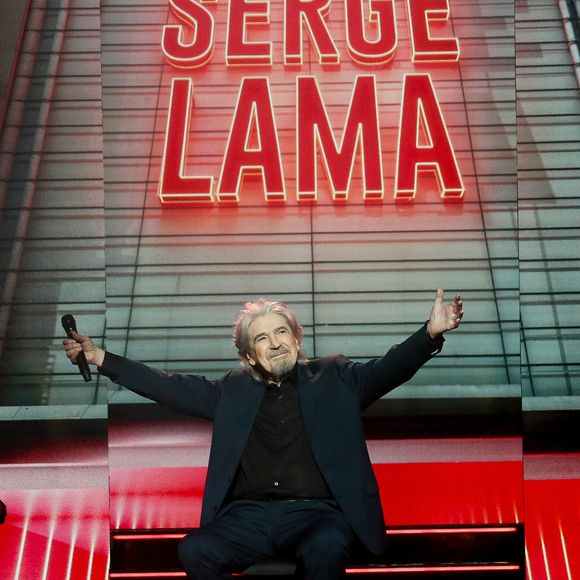 Exclusif - Serge Lama lors de l'enregistrement de l'émission "Serge Lama, le dernier rappel" présentée par F. Bollaert, diffusée le vendredi 21 novembre 2025 sur France 3 à 21h10, au théâtre Marigny à Paris, France, le 29 avril 2025. © Clovis-Moreau/Bestimage