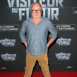 Les deux artistes se retrouveront prochainement autour de la pièce L’Âge bête, mise en scène par Olivier Baroux.

Olivier Baroux - Avant-première du film "Le Visiteur du Futur" au Grand Rex à Paris le 30 aout 2022. © Coadic Guirec/Bestimage