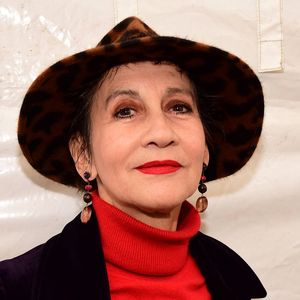 Mais Caroline Loeb a fait face à une très triste nouvelle, ces derniers jours : son petit frère est mort à l'âge de 66 ans.

Exclusif - Caroline Loeb - Concert "Années 80" lors de la 8ème édition de l'événement "Soupe en Scène", organisé par l'association "Envie d'un Sourire" sur la Place de la Républiqu à Lyon. © Romain Doucelin/Bestimage