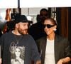 Samedi soir à la Plénitude Arena de Nanterre, Céline Dion a opéré un retour scénique particulièrement poignant devant 35 000 spectateurs venus l'applaudir après six ans d'absence. 

Celine Dion salue ses fans à la sortie de son hôtel avant de se diriger vers la salle Plenitude Arena où elle débutera sa série de concerts parisiens. Son fils René-Charles porte un tee-shirt à l'effigie de sa mère. © Cyril Moreau / Bestimage