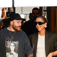 "J'ai déjà la larme à l'œil" : entourée de ses 3 fils et d'une quarantaine de membres de sa famille, Céline Dion retrouve la scène à Paris après 6 ans d'absence