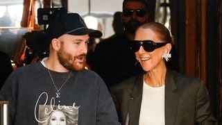 "J'ai déjà la larme à l'œil" : entourée de ses 3 fils et d'une quarantaine de membres de sa famille, Céline Dion retrouve la scène à Paris après 6 ans d'absence