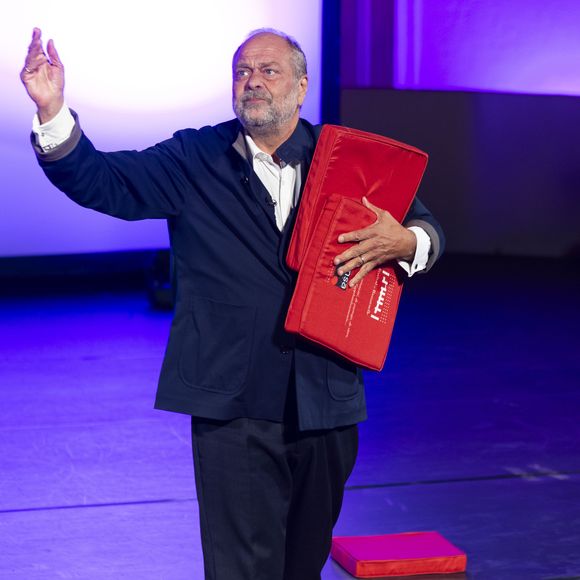 Exclusif - Eric Dupond-Moretti - Spectacle d'Eric Dupond-Moretti "J'ai dit oui" au théâtre de Verdure lors du 41ème Festival de Ramatuelle, le 4 août 2025. 
© Cyril Bruneau / Festival de Ramatuelle / Bestimage