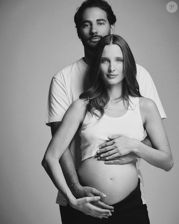 “Nous serons bientôt une famille de quatre”, se réjouit la femme de Kamran Ahmed

Ilona Smet avec Kamran Ahmed lors de l'annonce de sa grossesse en février 2022.