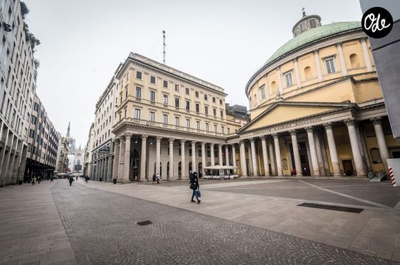 à cette rencontre entre tradition et futur. L'architecture et l'histoire étaient au service de la mode pour cette cinquième édition.

La Galleria Vittorio Emanuele II à Milan, le 10 mars 2020. © Backgrid UK/ Bestimage