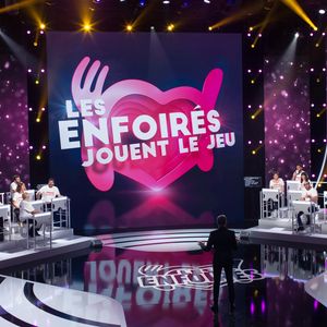 Si vous pensiez que la troupe des Enfoirés ne pouvait plus vous surprendre, elle compte bien vous prouver le contraire.
Exclusif - Nikos Aliagas, Amel Bent, Laure Pester (Lorie), Michael Youn, Mimie Mathy, Gérard Jugnot, Zazie, Claudio Capéo, Patrick Fiori, Kad Merad, Liane Foly, Jenifer Bartoli, Slimane, Patrick Bruel, Christophe Willem - Enregistrement de l'émission "Les enfoirés jouent le jeu"
Cyril Moreau / Bestimage