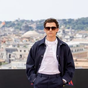 Cette touchante déclaration d'amour a rapidement fait le tour des réseaux sociaux.
Tom Holland lors du photocall de "Spider-Man: Brand New Day", à Rome, le 23 juin 2026.
© Zuma Press / Bestimage