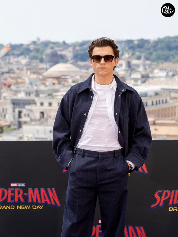 Cette touchante déclaration d'amour a rapidement fait le tour des réseaux sociaux.

Tom Holland lors du photocall de "Spider-Man: Brand New Day", à Rome, le 23 juin 2026.

© Zuma Press / Bestimage