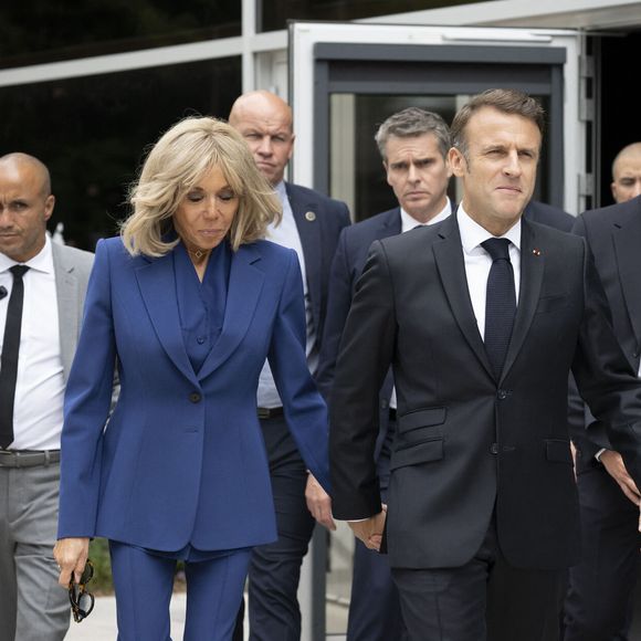 Emmanuel et Brigitte Macron se préparent pour l'après présidence

Emmanuel Macron, président de la République Française, et la Première dame Brigitte Macron, à la sortie du bureau de vote lors du deuxième tour des élections législatives au Touquet
© Eliot Blondet/Pool/Bestimage