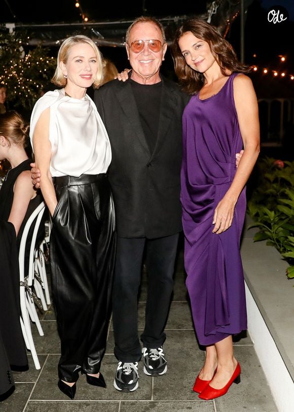 Une icône de style l'a récemment adopté avec brio, à savoir Katie Holmes, prouvant que cette association promet de captiver tous les regards. 

Naomi Watts, Jason Bard Yarmosky et Katie Holmes. - Le créateur Michael Kors a célébré son 45e anniversaire lors d'un événement spécial organisé à The Hedges, à East Hampton. © Backgrid USA / Bestimage