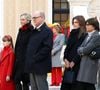 Comme le veut la coutume, il a publié une vidéo dans laquelle il souhaite ses meilleurs voeux à ses sujets à l'occasion du passage à l'année 2025. 

Le prince Jacques de Monaco, marquis des Baux, La princesse Gabriella de Monaco, comtesse de Carladès, La princesse Charlène de Monaco, Le prince Albert II de Monaco, La princesse Stéphanie de Monaco, Camille Gottlieb - La famille princière de Monaco offre les traditionnels cadeaux de Noël aux enfants monégasques dans la Cour du Palais Princier, le 18 décembre 2024. 

© Claudia Albuquerque / Bestimage