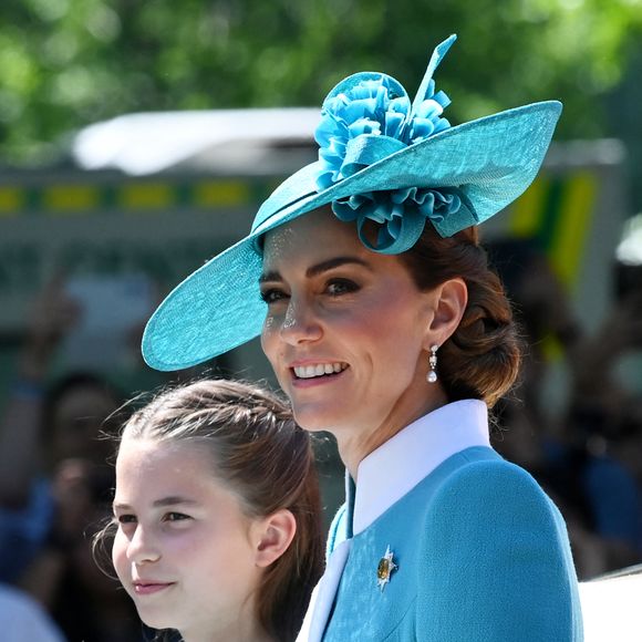 Charlotte et Kate Middleton sont pareilles

La princesse Charlotte de Galles, Catherine (Kate) Middleton, princesse de Galles, - Les membres de la famille royale britannique lors de la cérémonie Trooping the Colour à Londres. 
© Goff Inf / Bestimage