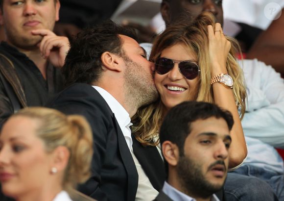 Très choquée, la famille n’aurait toutefois pas été physiquement blessée.

Michael Youn et sa compagne Isabelle Funaro - People au match du championnat de France de football entre le PSG et AC Ajaccio au Parc des Princes, le 18 aout 2013. Photo par Marc Ausset Lacroix / Bestimage