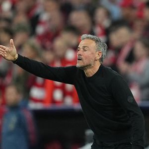 Le 6 mai 2026, Munich, Aarhus, Allemagne : LUIS ENRIQUE du FC Paris Saint-Germain regarde la demi-finale de l'UEFA Champions League : Bayern Munich et PSG. (Credit Image : © Ulrik Pedersen/ZUMA Press Wire)