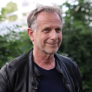 L'acteur Charles Berling lors d'une réunion de campagne électorale sur le thème Construire le Front Populaire, à Montreuil, le 17 juin 2024.
© Stéphane Lemouton / Bestimage