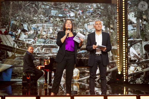 Exclusif - Karine Baste, Nagui sur le plateau de l’émission “Unis pour Mayotte” diffusée en direct sur France 2, qui a permis de récolter plus de 5 millions de dons le 17 décembre 2024.
France Télévisions s’est mobilisée dans le cadre de l’appel à la solidarité lancé par la Fondation de France. Plusieurs artistes se sont produit autour des présentateurs Nagui et K.Baste.
Mayotte a été dévastée par le passage du cyclone “Chido” qui a causé de nombreux dégâts mais aussi de nombreuses victimes.

© Pierre Perusseau / Bestimage