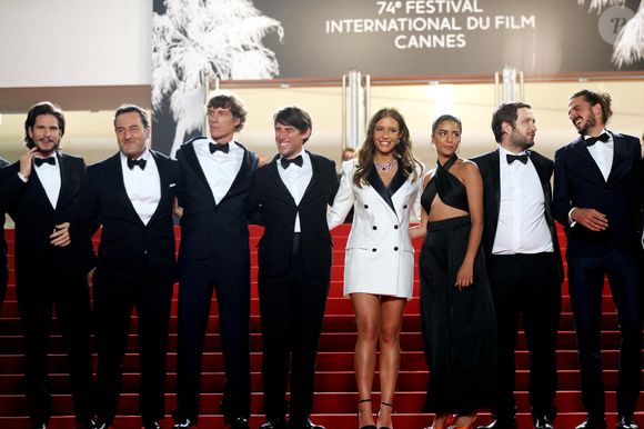 François Civil , Gilles Lellouche, Cédric Jimenez, Hugo Selignac, Adèle Exarchopoulos, Kenza Fortas, Karim Leklou, Vincent Darmuzey - Montée des marches du film « Bac Nord » lors du 74ème Festival International du Film de Cannes. Le 12 juillet 2021
© Borde-Jacovides-Moreau / Bestimage