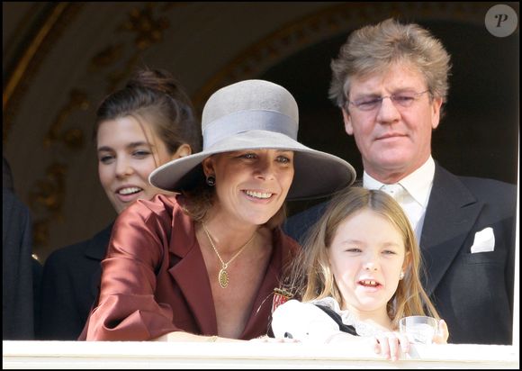 La princesse de 25 ans s'est rendue au chevet de son père et s'est exprimée comme rarement sur le sujet 

Charlotte Casiraghi, la princesse Caroline de Monaco, la princesse Alexandra de Hanovre, à Monaco