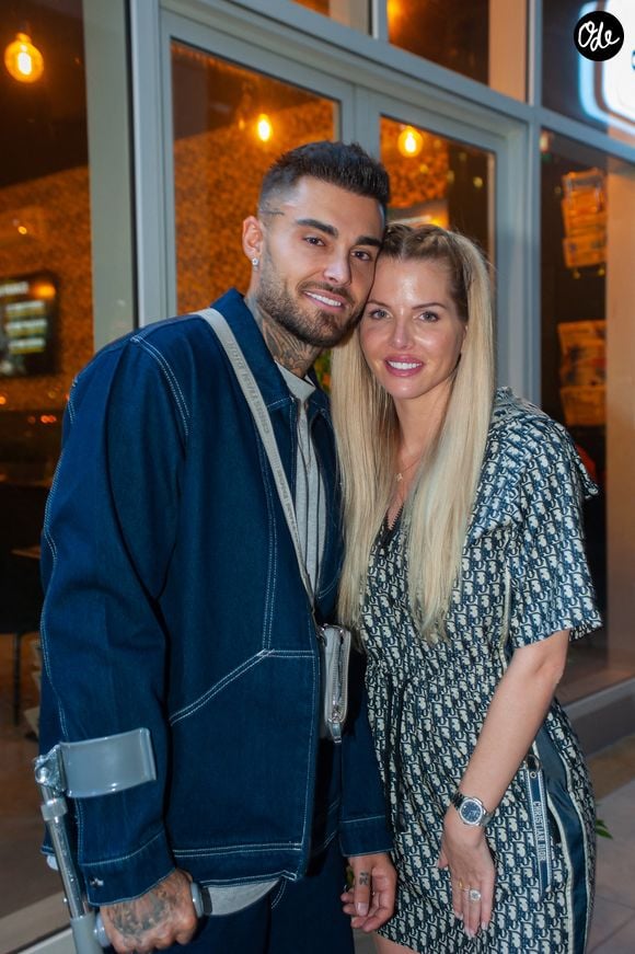 Exclusif - Thibault Garcia et sa femme Jessica Thivenin lors de la soirée « Come Chill with Booba » au bar Le Tube à Dubaï. © Nicolas Briquet / Bestimage