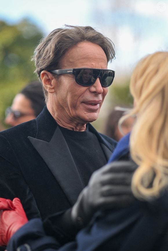 Lloyd Klein - Obsèques de Jocelyne Wildenstein (femme chat) au crématorium du cimetière du Père-Lachaise à Paris, France, le 23 janvier 2025. © Pierre Perusseau/Bestimage