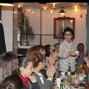 Exclusif - Rachida Dati avec sa famille et ses proches lors d'un brunch familial à la brasserie Le Comptoir Principal dans le 15ème arrondissement à Paris le 26 janvier 2020. Ses cinq sœurs Fatiha, Nadia, Malika, Noura, Najat et son frère étaient présents. En bas à gauche de l'image, sa fille Zohra de dos.
© Alain Guizard / Bestimage
