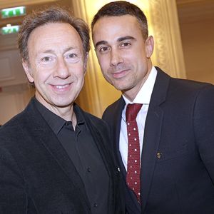 Stéphane Bern et son compagnon Yori Bailleres - Soirée de gala pour la Fondation de la Recherche en Physiologie, "Les Stéthos d'Or" au Four Seasons Hôtel George V à Paris le 24 mars 2025. © Cédric Perrin/Bestimage