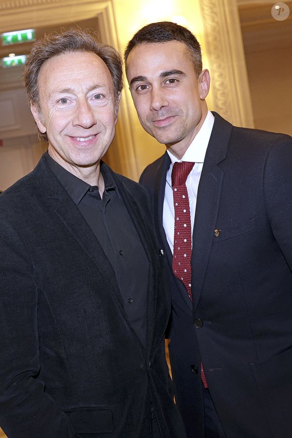 Stéphane Bern et son compagnon Yori Bailleres - Soirée de gala pour la Fondation de la Recherche en Physiologie, "Les Stéthos d'Or" au Four Seasons Hôtel George V à Paris le 24 mars 2025. © Cédric Perrin/Bestimage