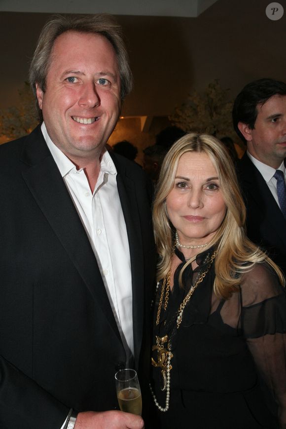 Avant la gloire, elle a passé son enfance dans un immense château de la banlieue lyonnaise.

Sophie Favier et son compagnon Bruno Proos - Soirée de gala au profit de l'association Children For Peace dans les Salons Hoche et Exposition de la collection Schneider à Paris le 13 mai 2023.
© JLPPA / Bestimage