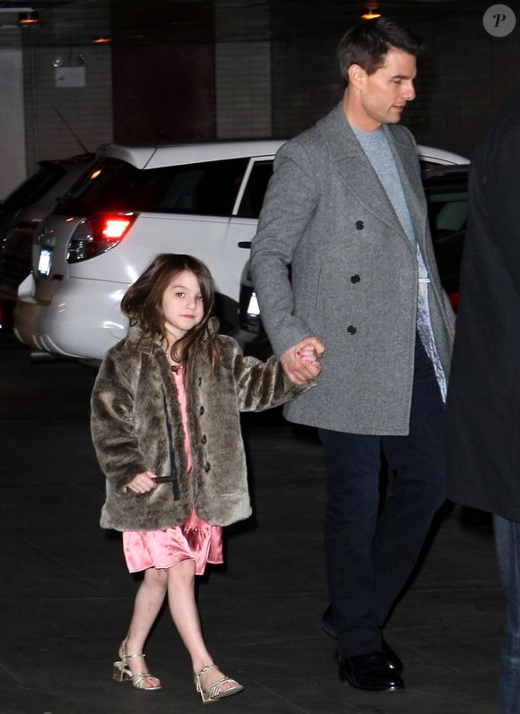 Tom Cruise et Katie Holmes ont emmené leur fille Suri au spectacle Casse-Noisette à New York, USA, le 16 décembre 2011.  FAME PICTURES / BESTIMAGE