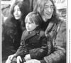 John Lennon est mort il y a 44 ans à New-York. Il a eu deux fils.
Photo non datée de John Lennon, Julian Lennon et Yoko Ono. Photo par LFI/ABACA.