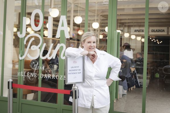 Exclusif - La cheffe étoilée Hélène Darroze vient d'ouvrir un nouveau restaurant bistronomique dédiée aux burgers haut de gamme "Jòia Bun" au 16 de la rue Michodière dans le 2ème arrondissement de Paris, France, le 16 mars 2023. © Jack Tribeca/Bestimage