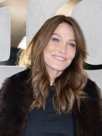 Carla Bruni nous ouvre les portes d’une pièce unique de sa maison, située dans la Villa Montmorency à Paris