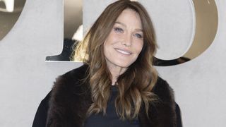 Carla Bruni nous ouvre les portes d’une pièce unique de sa maison, située dans la Villa Montmorency à Paris