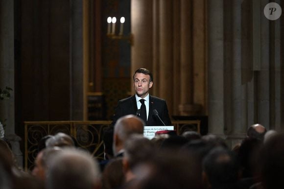 Emmanuel Macron, président de la République Française lors de la cérémonie de réouverture de la cathédrale Notre-Dame de Paris, le 7 décembre 2024. Joyau de l’art gothique, lieu de culte et de culture, symbole universel de la France et de son histoire, la cathédrale de Notre-Dame de Paris rouvre ses portes les 7 et 8 décembre, cinq ans après le terrible incendie qui l’avait ravagée le 15 avril 2019. © Eric Tschaen/Pool/Bestimage