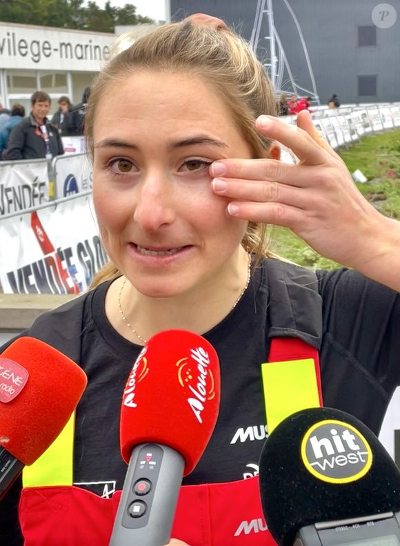 Elle annonce une décision radicale : prendre du recul avec les médias et les réseaux sociaux.

Violette Dorange, 23 ans, a passé la ligne d'arrivée du Vendée Globe en 25ème position, bouclant son tour du monde en 90 jours, 22 heures et 37 minutes 9 secondes. Les Sables-d'Olonne le 9 février 2024. © Fabien Faure/Bestimage