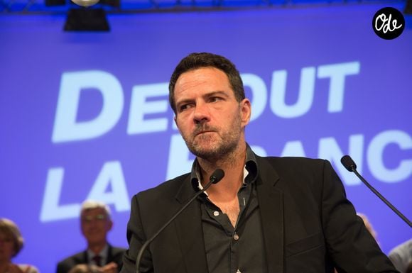 De nombreux français ont eu une idée folle : ouvrir une cagnotte en ligne pour l'aider à payer et le libérer de ce fardeau. 

Jérôme Kerviel orateur du meeting de Nicolas Dupont-Aignan au congrès de Debout le France dans la salle Cap 15 à Paris, France, le 2 octobre 2016. © Lionel Urman/Bestimage