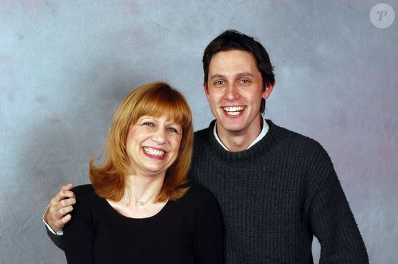 Mais elle a eu d'autres histoires par le passé, dont une plus jeune avec Baptiste, le fils d'Annie Gautrat, alias Stone du duo mythique qu'elle formait avec le regretté Charden.

Stone et son fils Baptiste
Bestimage