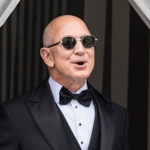 Jeff Bezos quitte l'hôtel Aman pour assister à la cérémonie de mariage sur l'île de San Giorgio avant le mariage de Jeff Bezos et Lauren Sanchez à Venise, Italie. Photo par Marco Piovanotto/ABACAPRESS.COM