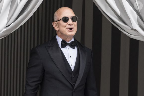 Jeff Bezos quitte l'hôtel Aman pour assister à la cérémonie de mariage sur l'île de San Giorgio avant le mariage de Jeff Bezos et Lauren Sanchez à Venise, Italie. Photo par Marco Piovanotto/ABACAPRESS.COM