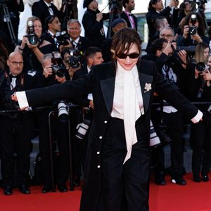 Juliette Binoche - Montée des marches du film " Amarga Navidad " lors du 79ème Festival International du Film de Cannes, le 19 mai 2026. © Jacovides-Moreau / Bestimage