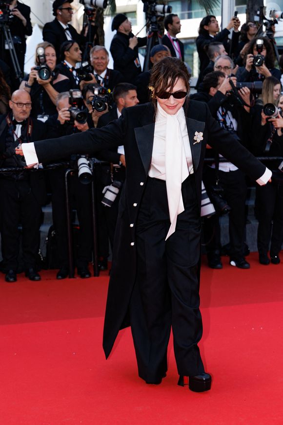 Juliette Binoche - Montée des marches du film " Amarga Navidad " lors du 79ème Festival International du Film de Cannes, le 19 mai 2026. © Jacovides-Moreau / Bestimage