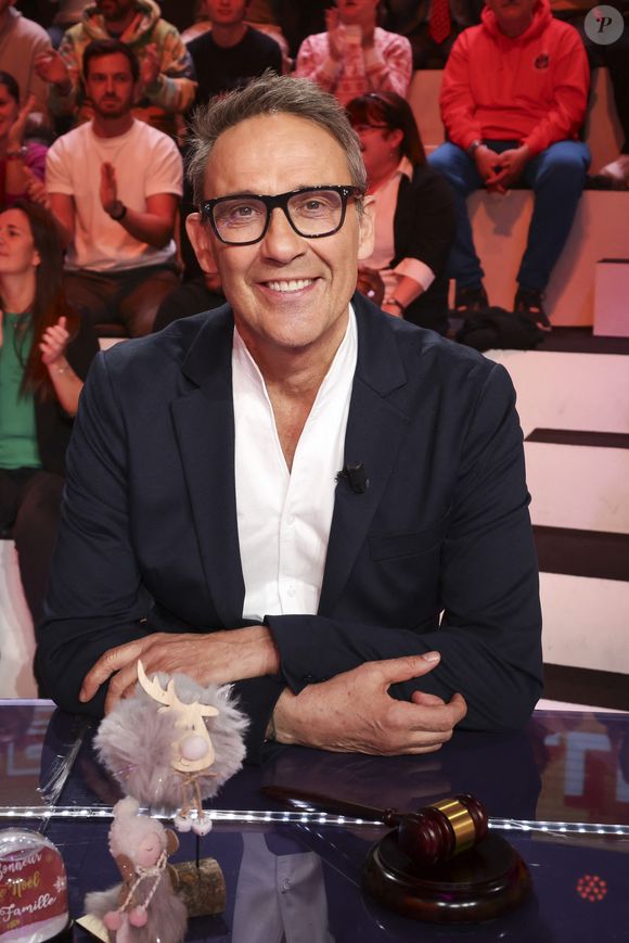 Exclusif - Julien Courbet, sur le plateau de TBT9 présenté par C.Hanouna, et diffusé en direct sur W9, Paris, France, le 26 novembre 2025. © Jack Tribeca / Bestimage