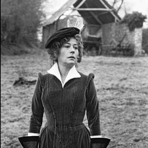 La fille de cette légende du cinéma français évoque les derniers instants de sa mère.
Archives - Annie Girardot dans le rôle de Mary Stuart sur un tournage du téléfilm "La dernière nuit" de Didier Decoin en 1980.