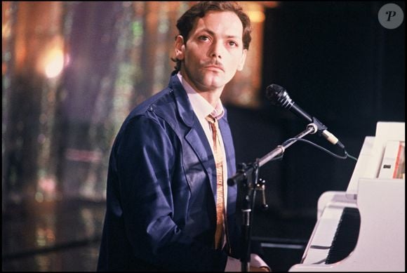 Archives - Patrick Dewaere au piano lors de l'émission "Champs-Elysées"
Bestimage