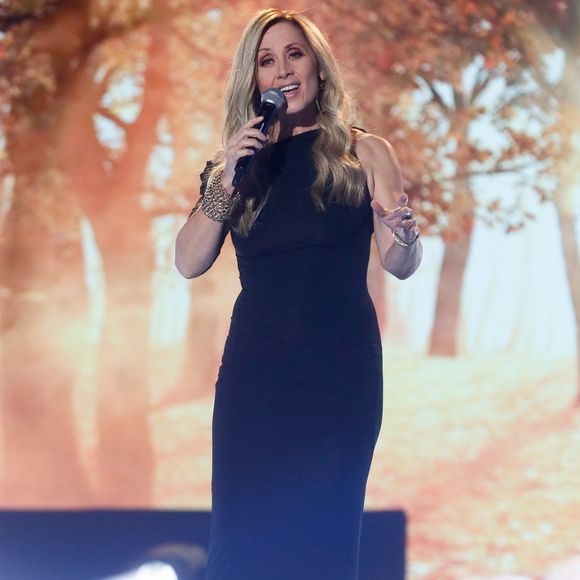 D'une superficie de 250 mètres carrés, cette sublime demeure comprenait également un terrain de presque 2 hectares ainsi qu'un lac privé (les photographies de la maison sont disponibles sur le site "Le Journal de Montréal").

Exclusif - Lara Fabian - Soirée de gala et enregistrement de l'émission "Tout le monde chante : Les stars fêtent 2025" au Cirque Phénix à Paris, présentée par E.Gossuin et J.Anthony et diffusée le 1er janvier sur W9. Le 3 décembre 2024
© Christophe Clovis / Bestimage