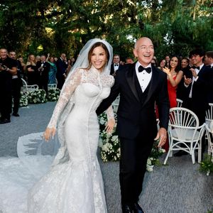 Jeff Bezos et Lauren Sánchez ont célébré leur union dans la plus grande démesure, comme seuls les ultra-riches savent le faire...

Lauren Sanchez a épousé le milliardaire et patron d'Amazon Jeff Bezos à Venise dans une robe Dolce & Gabbana.