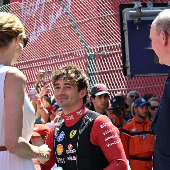 Des complications financières l'ont notamment mené jusqu'au Prince Albert.

Le prince Albert II de Monaco et la princesse Charlène de Monaco, Charles Leclerc - Formula 1 Louis Vuitton Grand Prix de Monaco 2026 le 7 juin 2026. © Bruno Bebert/Bestimage