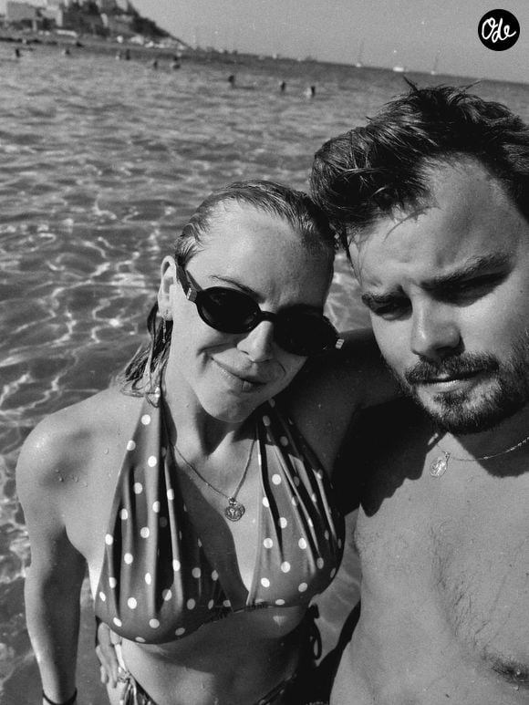Gauthier Le Bret en vacances en Corse en août 2026, avec sa femme Eloïse et leur fils Marcel.

Instagram Gauthier Le Bret